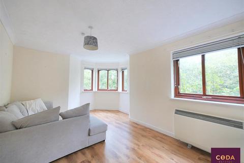 1 bedroom flat to rent, 58 Peter D Stirling Road