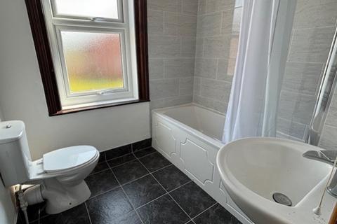 2 bedroom flat to rent, Cleveleys Street, Leeds, West Yorkshire, LS11