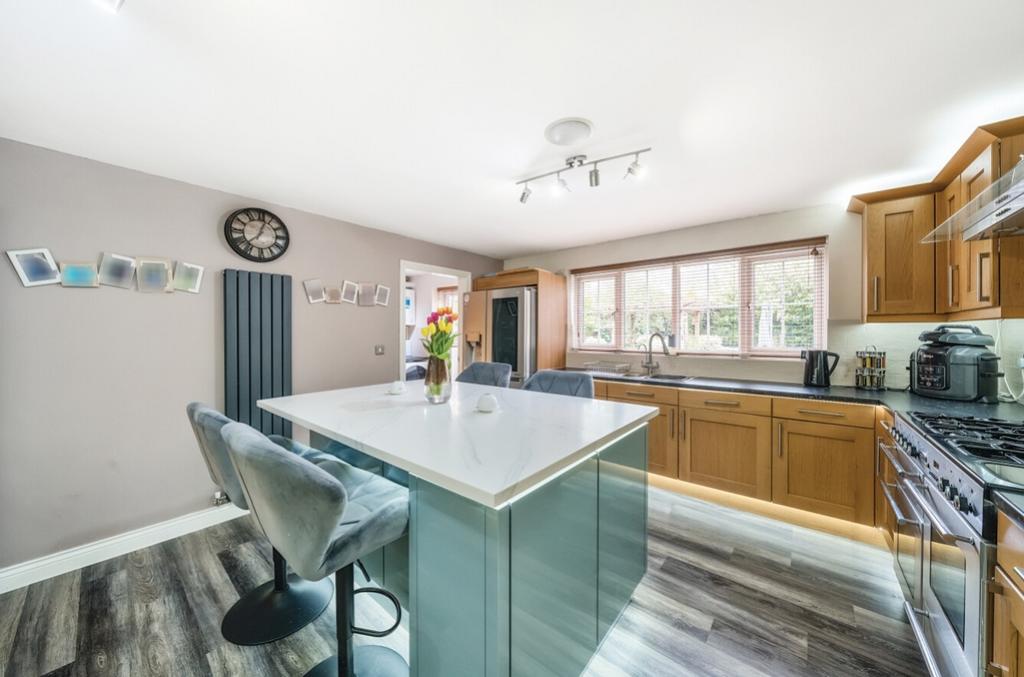 Lond kitchen