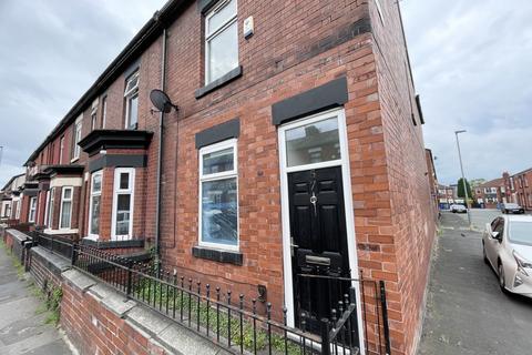 3 bedroom terraced house to rent, Jetson Street, Manchester, M18