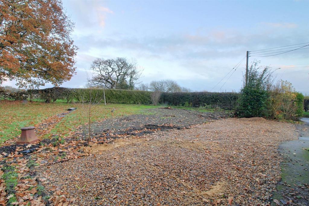 Garden to side