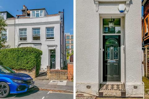 19a Griffiths Road, London, SW19 1SP