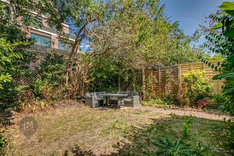 19a Griffiths Road, London, SW19 1SP