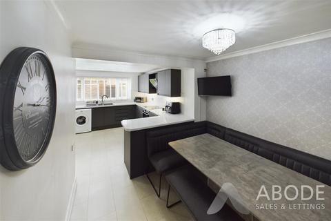 42 Lambert Road, Uttoxeter, ST14 7QG