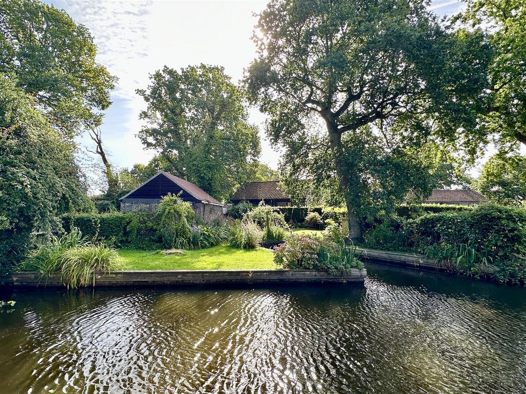 The Mooring Plot
