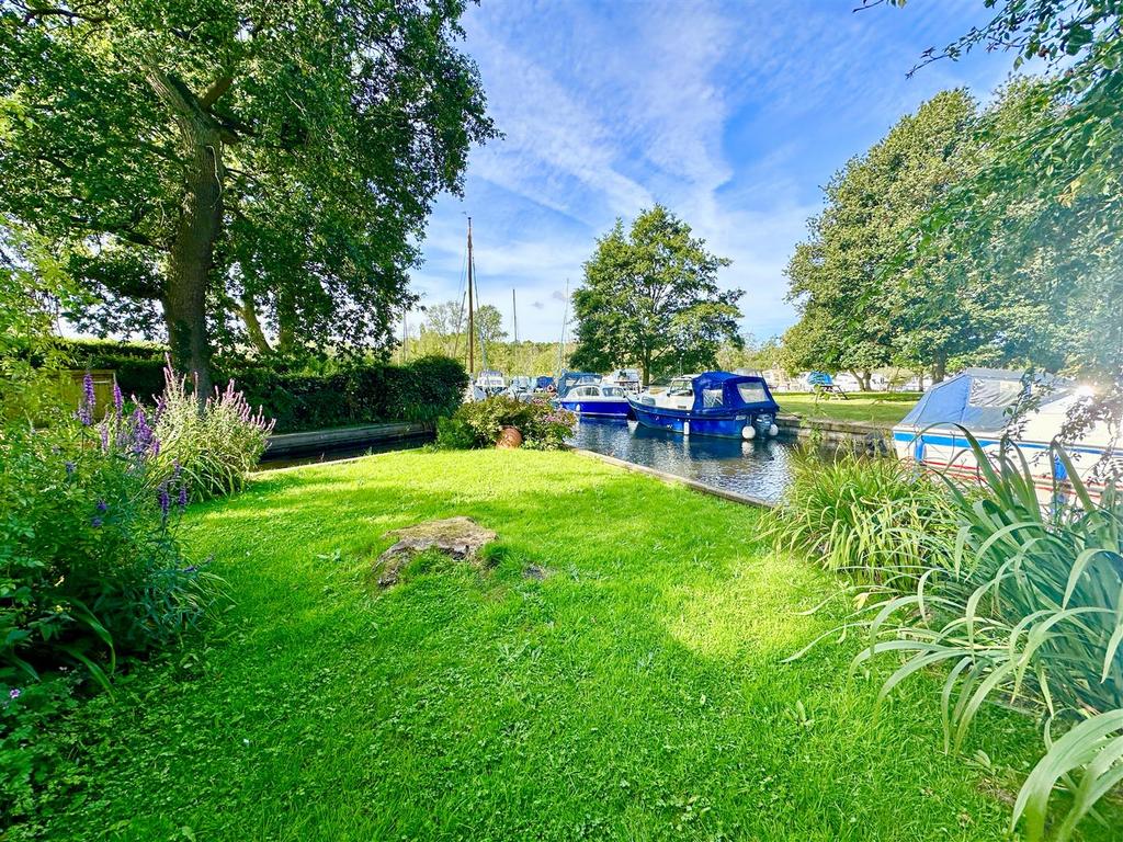 Lawned garden