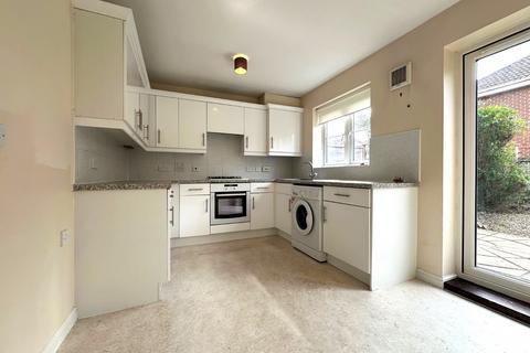 3 bedroom terraced house to rent, Drum Road, Hampshire SO50