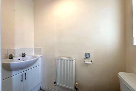 3 bedroom terraced house to rent, Drum Road, Hampshire SO50