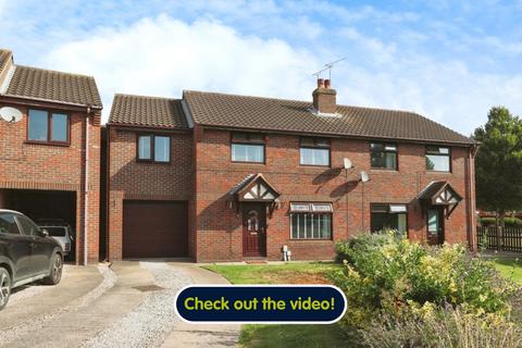 4 bedroom semi-detached house for sale, Guillemot Close, Hull, HU4 6UD