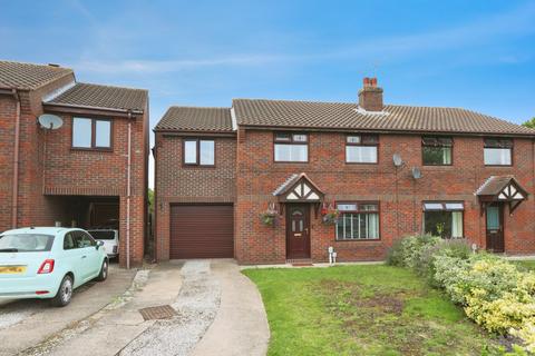 4 bedroom semi-detached house for sale, Guillemot Close, Hull, HU4 6UD