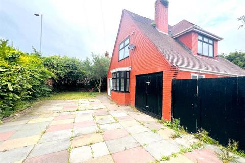 4 bedroom detached house for sale, Kingsdale Road, Manchester