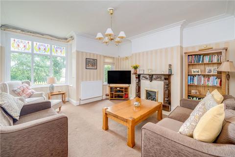 4 bedroom semi-detached house for sale, Rufford Crescent, Yeadon, Leeds, West Yorkshire, LS19