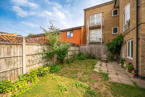 4 bedroom house to rent, Dorton Close, Peckham, London, SE15