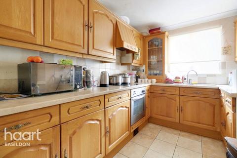 3 bedroom semi-detached house for sale, Cockerell Close, BASILDON