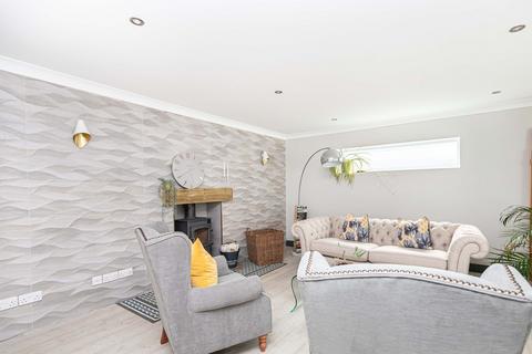 4 bedroom detached house for sale, Farm Lane South, Barton On Sea, New Milton, Hampshire. BH25 7BW