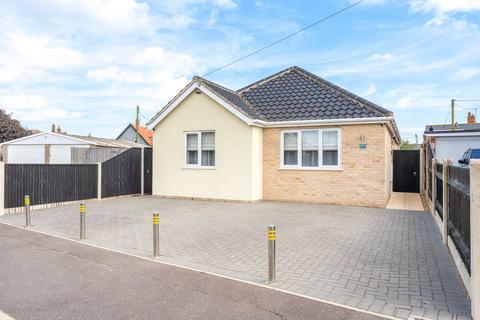 3 bedroom detached bungalow for sale, Nightingale Close, Scratby