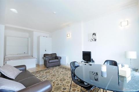 Studio to rent, 39 HILL STREET, London, W1J