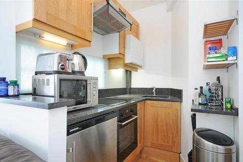 Studio to rent, 39 HILL STREET, London, W1J