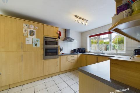 4 bedroom detached house for sale, Penrith Way, Aylesbury