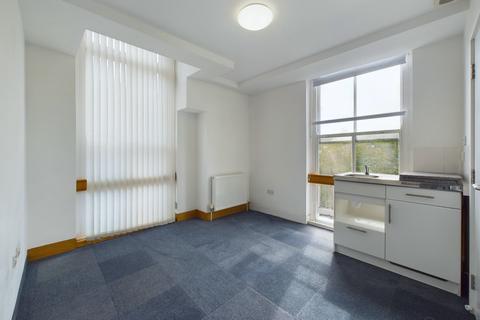 House of multiple occupation to rent, Bills Included, En-Suite Room, The Clock House, Frogmoor, High Wycombe, HP13 5DL