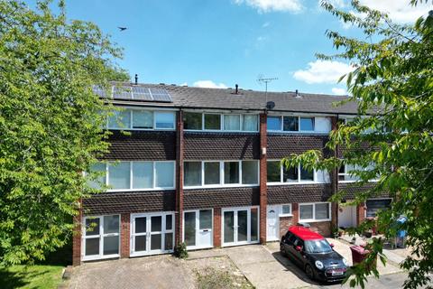 4 bedroom townhouse for sale, Hillbrow, Reading