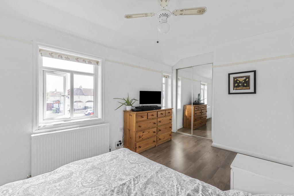 Bedroom 1 (2)