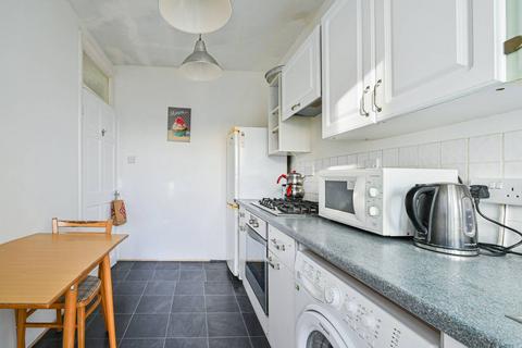 2 bedroom flat for sale, Court Road, Eltham, London, SE9