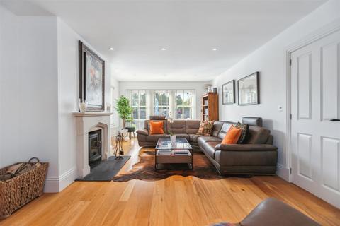 6 Strathallan Bank, Forgandenny, Perth, PH2 9FE