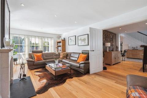 6 Strathallan Bank, Forgandenny, Perth, PH2 9FE