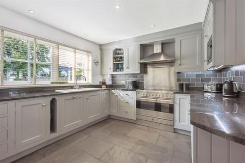 6 Strathallan Bank, Forgandenny, Perth, PH2 9FE