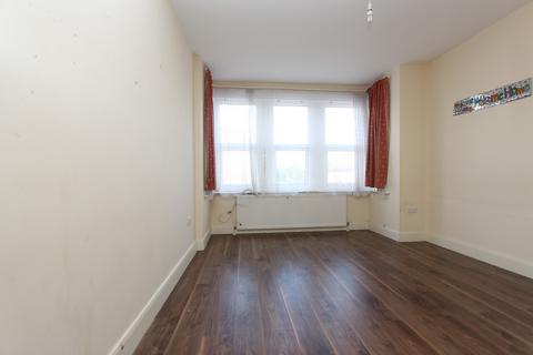 3 bedroom apartment to rent, Pinner View , Harrow