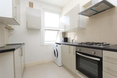 3 bedroom apartment to rent, Pinner View , Harrow