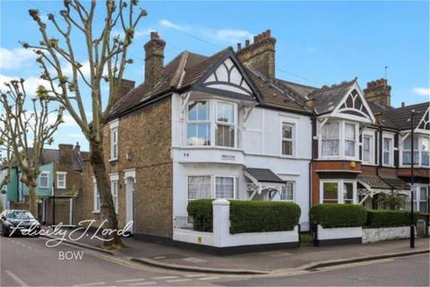 2 bedroom flat to rent, Montpelier Gardens, E6