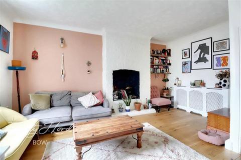 2 bedroom flat to rent, Montpelier Gardens, E6