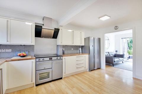 127 Ayelands, New Ash Green, Longfield, DA3 8JU