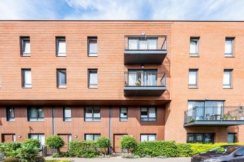 3 bedroom flat for sale, Conningham Court, Dowding Drive, London, SE9 6AY