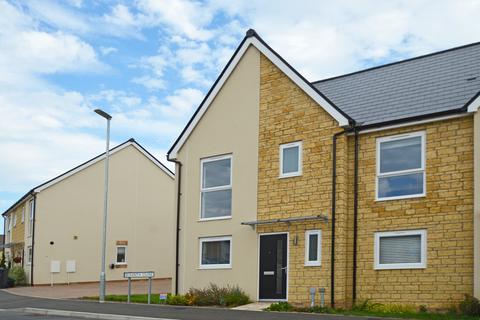 3 bedroom semi-detached house to rent, Elsanta Close, Cheddar