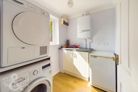 9 Broadfields Way, Rockland St Mary, Norwich, NR14 7HJ