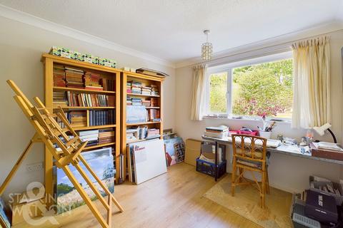 9 Broadfields Way, Rockland St Mary, Norwich, NR14 7HJ
