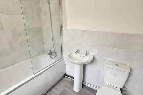 2 bedroom end of terrace house to rent, Laburnum Grove, Hull, HU8 8ES