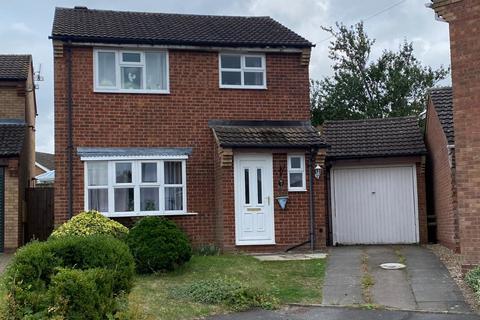 3 bedroom detached house to rent, Pine Close, Lutterworth LE17