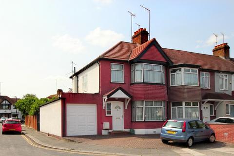 3 bedroom end of terrace house for sale, Brentmead Gardens, London