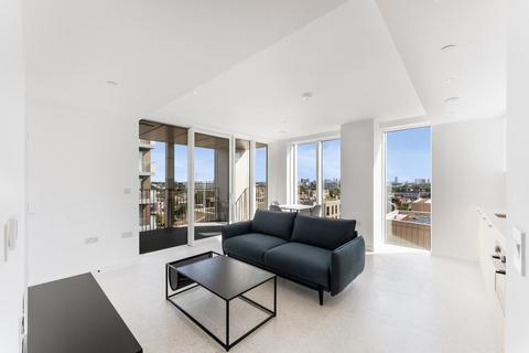 1 bedroom apartment to rent, Bouchon Point, The Silk District, E1