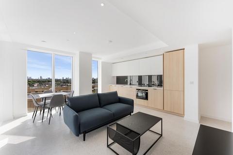 1 bedroom apartment to rent, Bouchon Point, The Silk District, E1