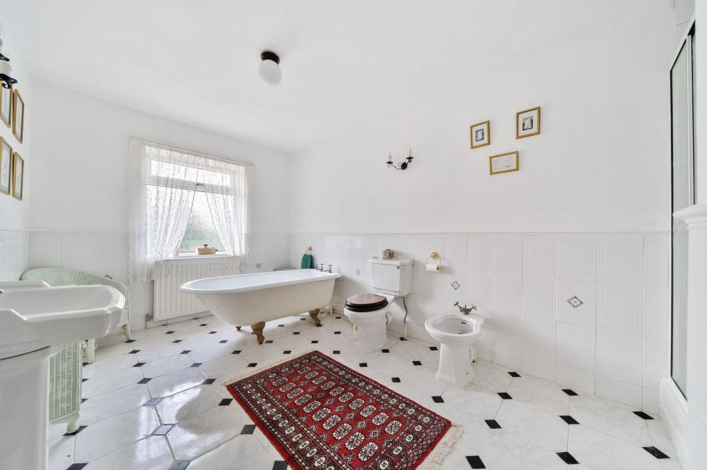 Family Bathroom (1)