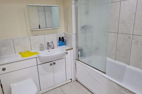 2 bedroom flat for sale, Salisbury Road, Southall, Middlesex, UB2 5QF