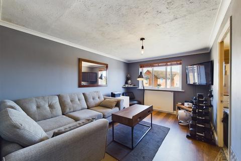 85 Danbury Crescent, South Ockendon, RM15 5BX