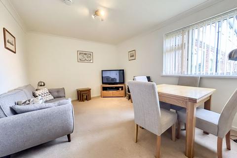 2 bedroom apartment for sale, Hardwick Court, Wood Lane, Streetly, B74 3LH