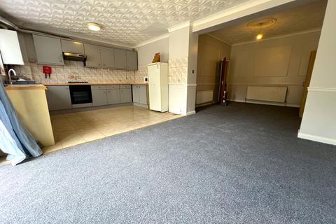 4 bedroom terraced house to rent, Aldersey Gardens, Barking IG11