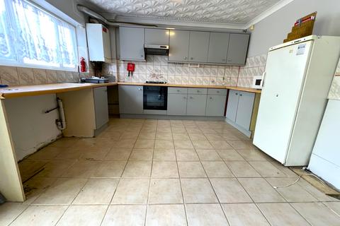 4 bedroom terraced house to rent, Aldersey Gardens, Barking IG11